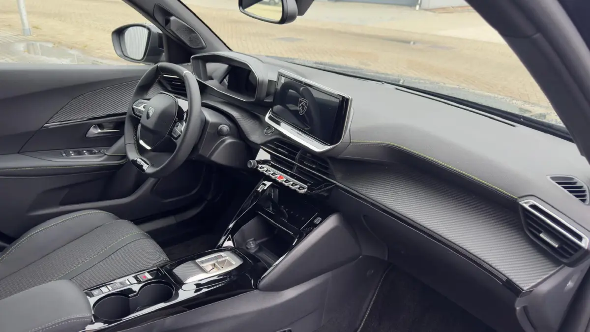 GT | Active Safety Brake met camera en radar (automatisch noodremsysteem) met Distance Alert (waarschuwing dreigende aanrijding) | Advanced Active Safety Brake met camera en radar | Climate 