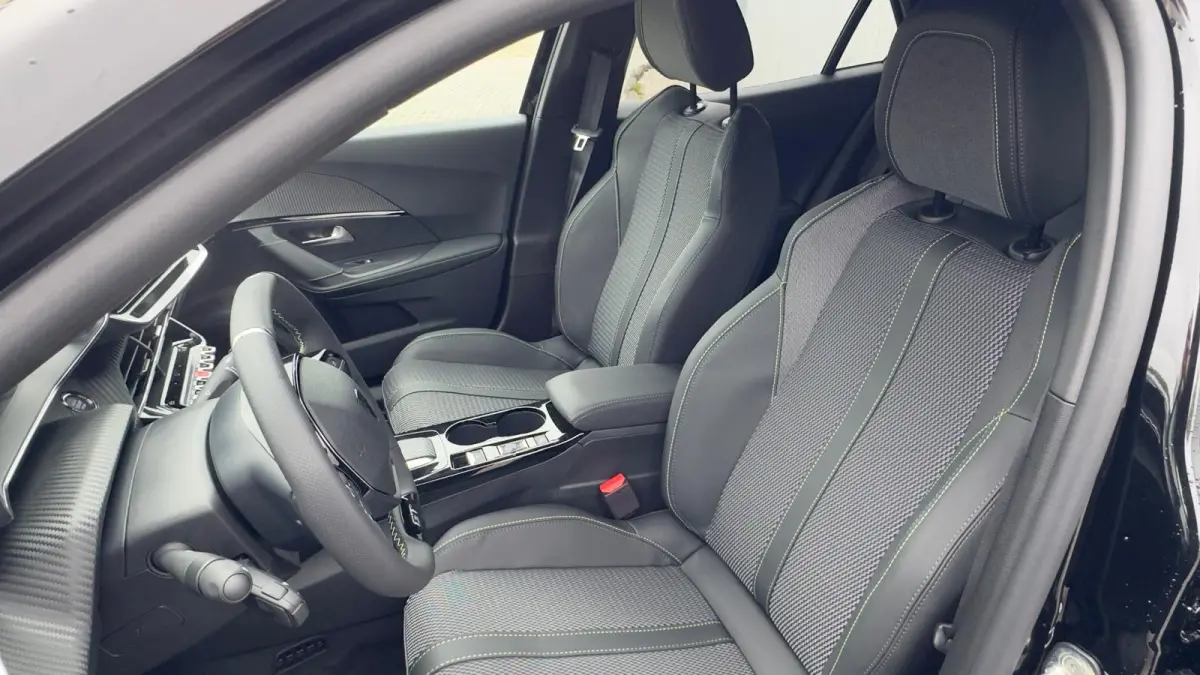 GT | Active Safety Brake met camera en radar (automatisch noodremsysteem) met Distance Alert (waarschuwing dreigende aanrijding) | Advanced Active Safety Brake met camera en radar | Climate 