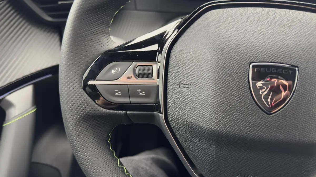 GT | Active Safety Brake met camera en radar (automatisch noodremsysteem) met Distance Alert (waarschuwing dreigende aanrijding) | Advanced Active Safety Brake met camera en radar | Climate 
