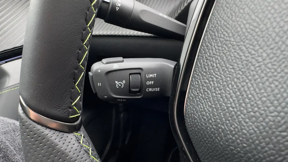 GT | Active Safety Brake met camera en radar (automatisch noodremsysteem) met Distance Alert (waarschuwing dreigende aanrijding) | Advanced Active Safety Brake met camera en radar | Climate 