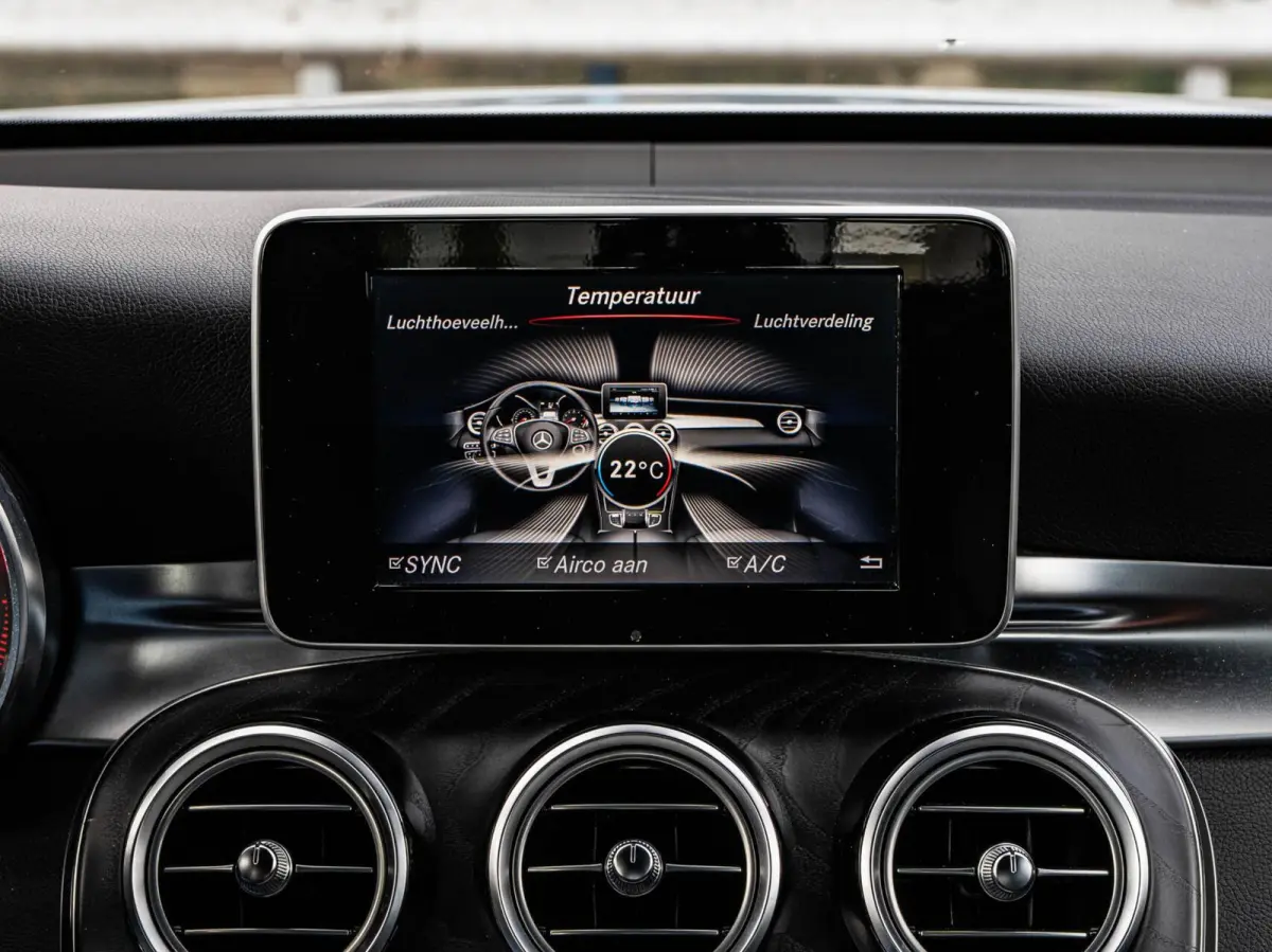 250 4MATIC Premium Plus AMG | Panoramadak | Trekhaak | Memory | Camera | Distronic Pro | 20" | Dealeronderhouden