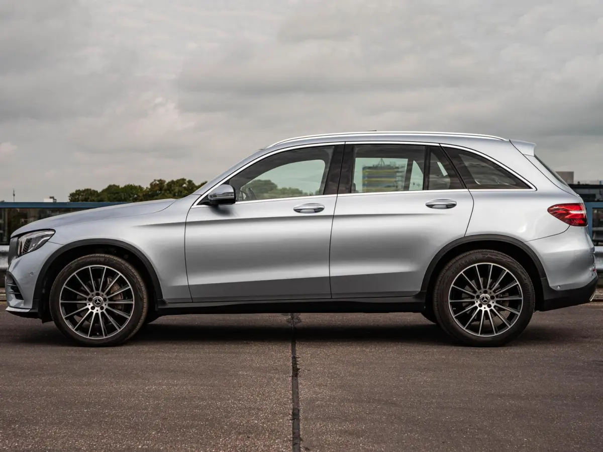 250 4MATIC Premium Plus AMG | Panoramadak | Trekhaak | Memory | Camera | Distronic Pro | 20" | Dealeronderhouden