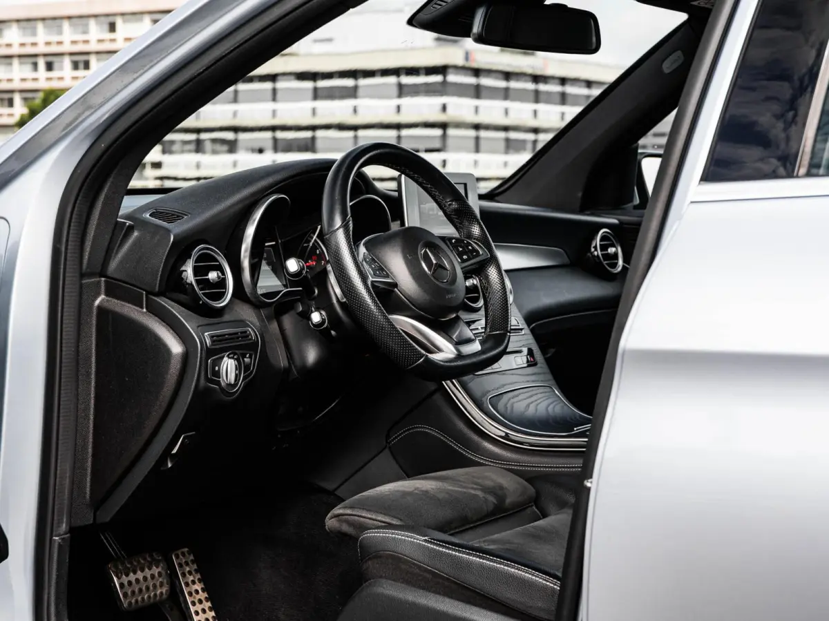 250 4MATIC Premium Plus AMG | Panoramadak | Trekhaak | Memory | Camera | Distronic Pro | 20" | Dealeronderhouden