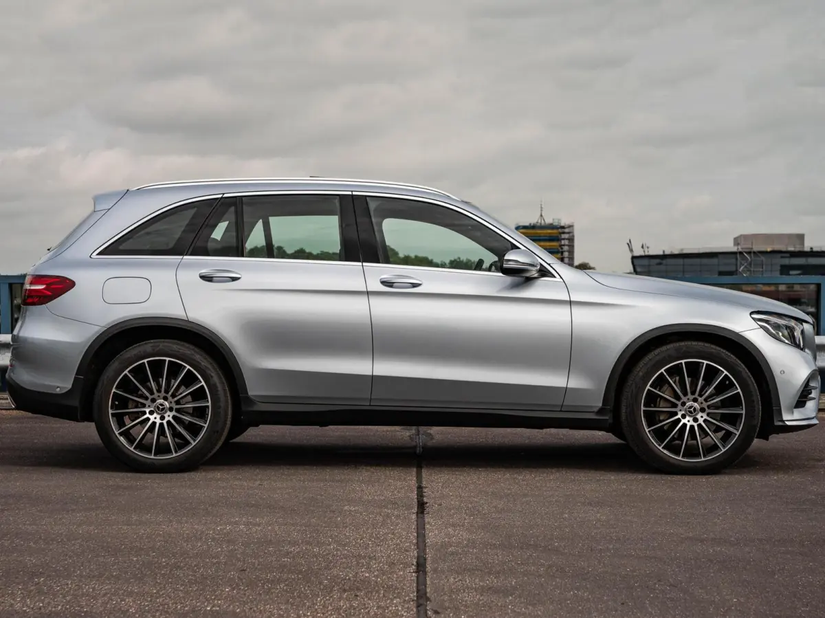 250 4MATIC Premium Plus AMG | Panoramadak | Trekhaak | Memory | Camera | Distronic Pro | 20" | Dealeronderhouden