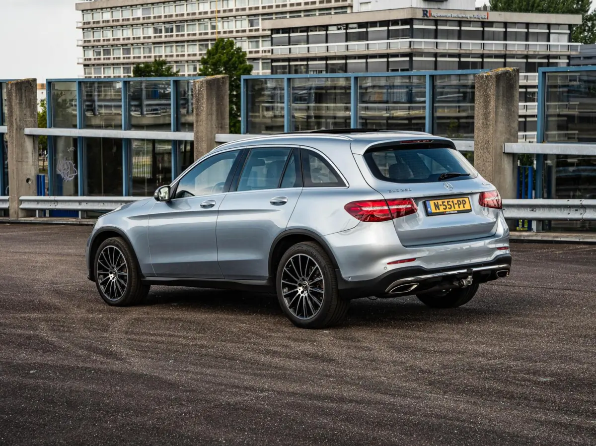 250 4MATIC Premium Plus AMG | Panoramadak | Trekhaak | Memory | Camera | Distronic Pro | 20" | Dealeronderhouden