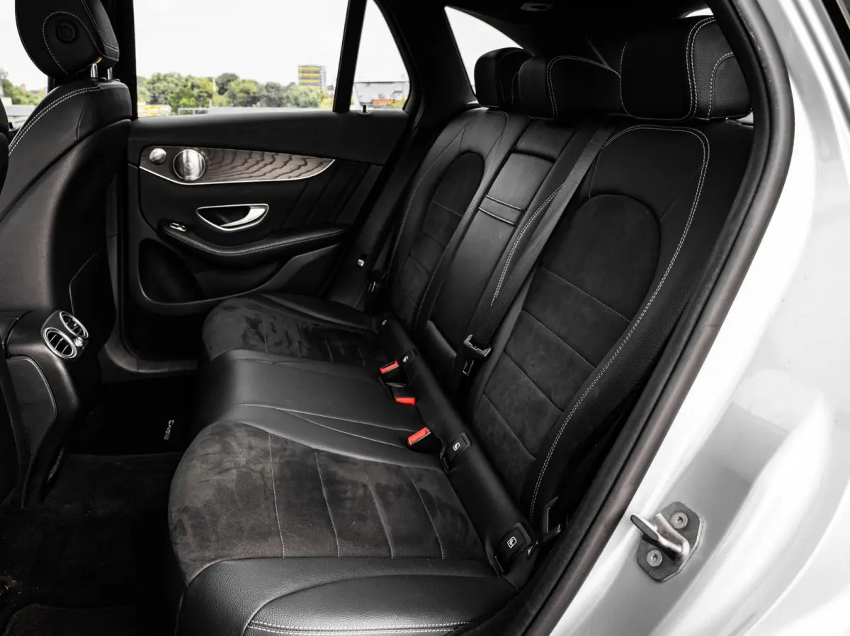250 4MATIC Premium Plus AMG | Panoramadak | Trekhaak | Memory | Camera | Distronic Pro | 20" | Dealeronderhouden