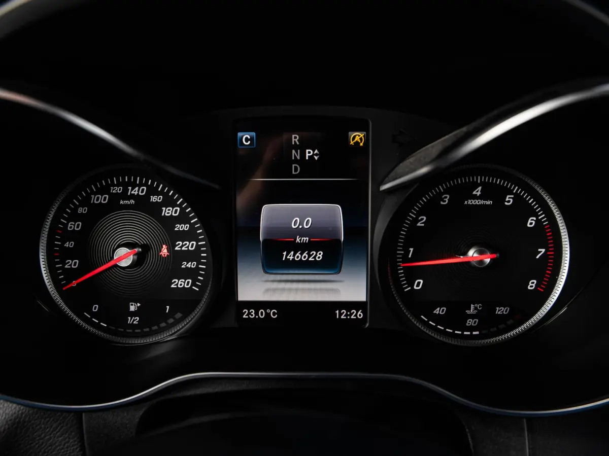 250 4MATIC Premium Plus AMG | Panoramadak | Trekhaak | Memory | Camera | Distronic Pro | 20" | Dealeronderhouden