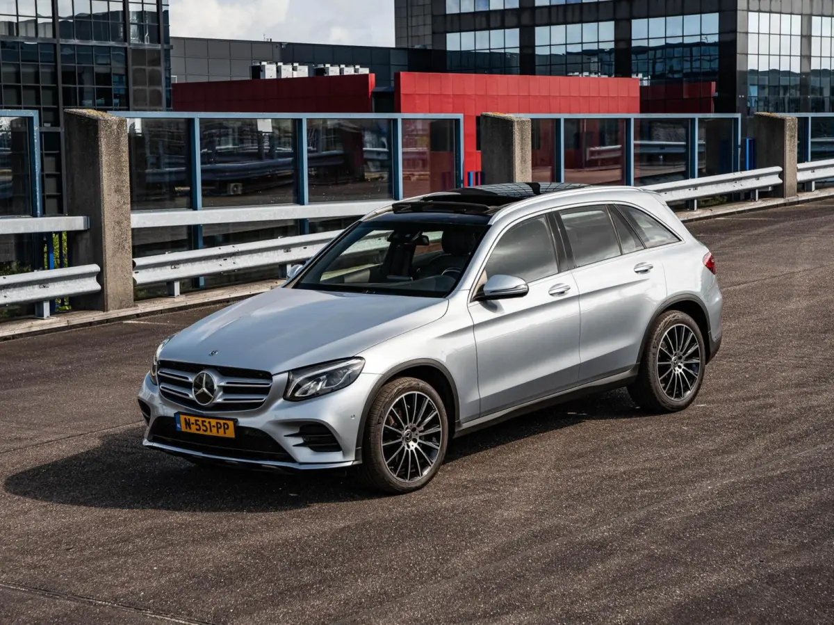 250 4MATIC Premium Plus AMG | Panoramadak | Trekhaak | Memory | Camera | Distronic Pro | 20" | Dealeronderhouden