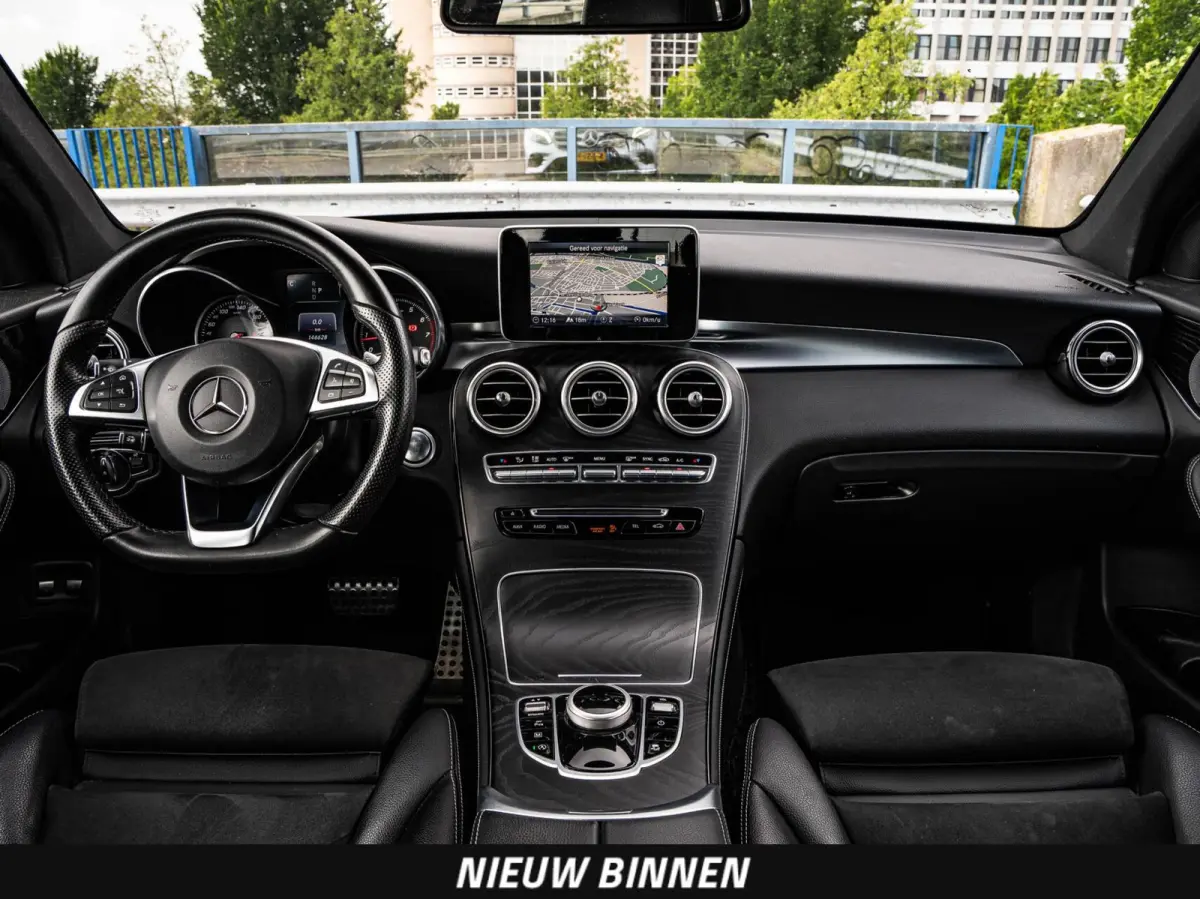 250 4MATIC Premium Plus AMG | Panoramadak | Trekhaak | Memory | Camera | Distronic Pro | 20" | Dealeronderhouden