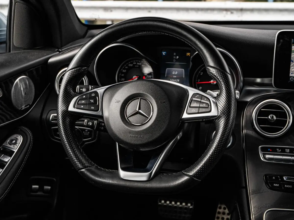 250 4MATIC Premium Plus AMG | Panoramadak | Trekhaak | Memory | Camera | Distronic Pro | 20" | Dealeronderhouden