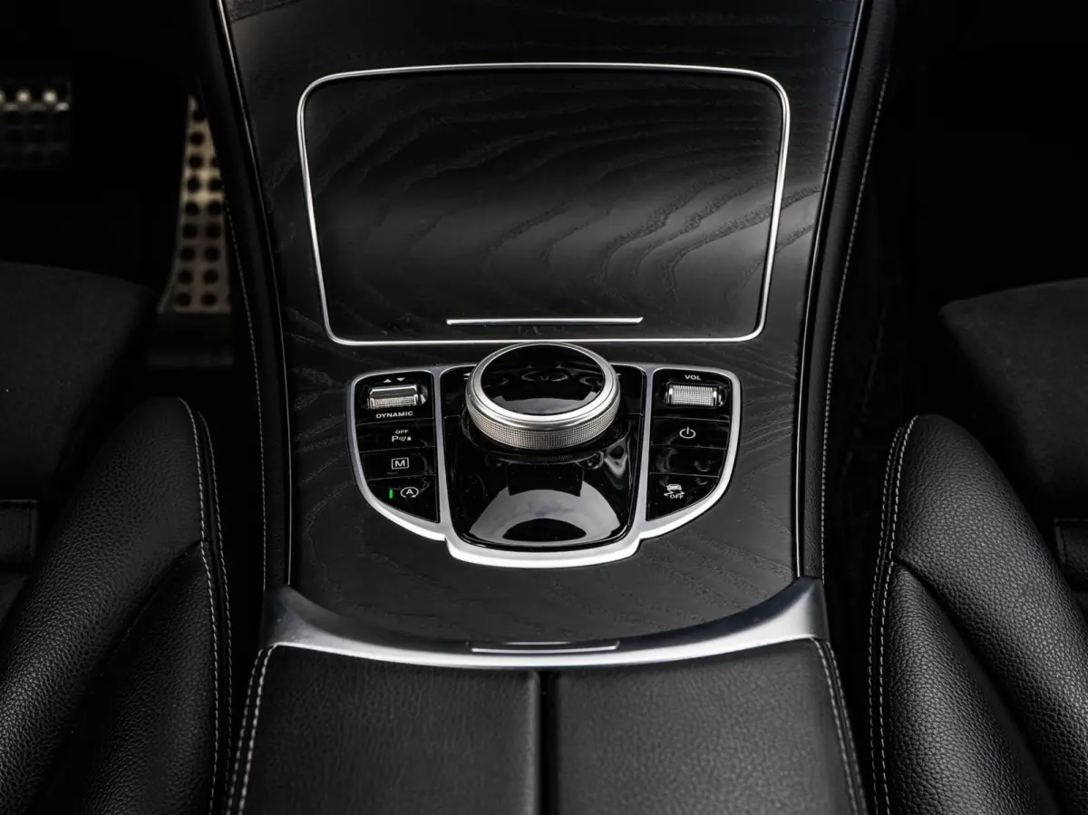250 4MATIC Premium Plus AMG | Panoramadak | Trekhaak | Memory | Camera | Distronic Pro | 20" | Dealeronderhouden