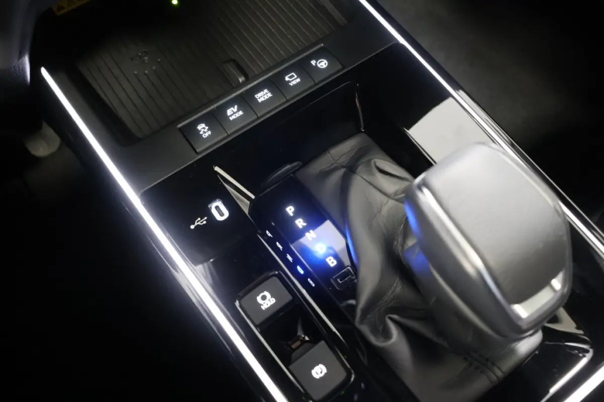 Hybrid 180 Executive | AWD | 4x4 | Direct leverbaar