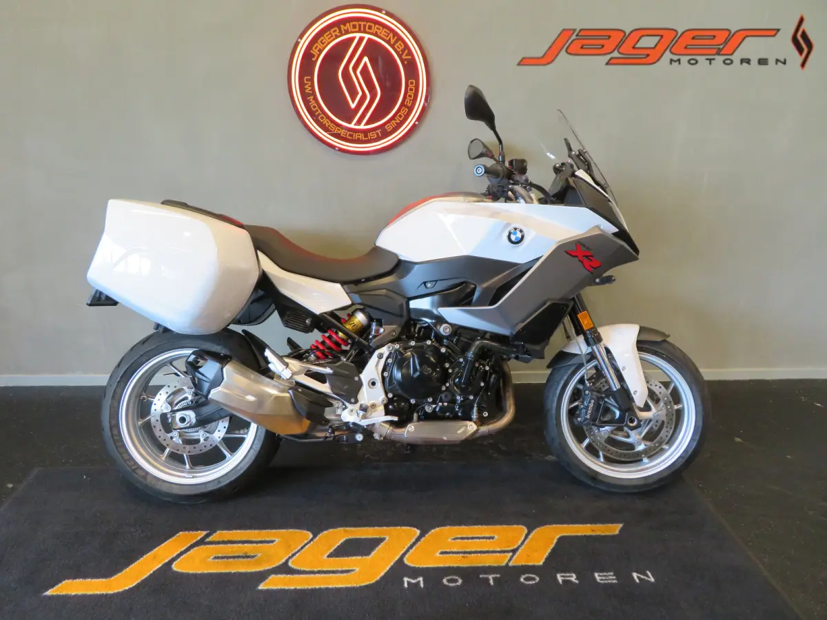 BMW F 900 XR 2023 Benzine Onbekend leasen