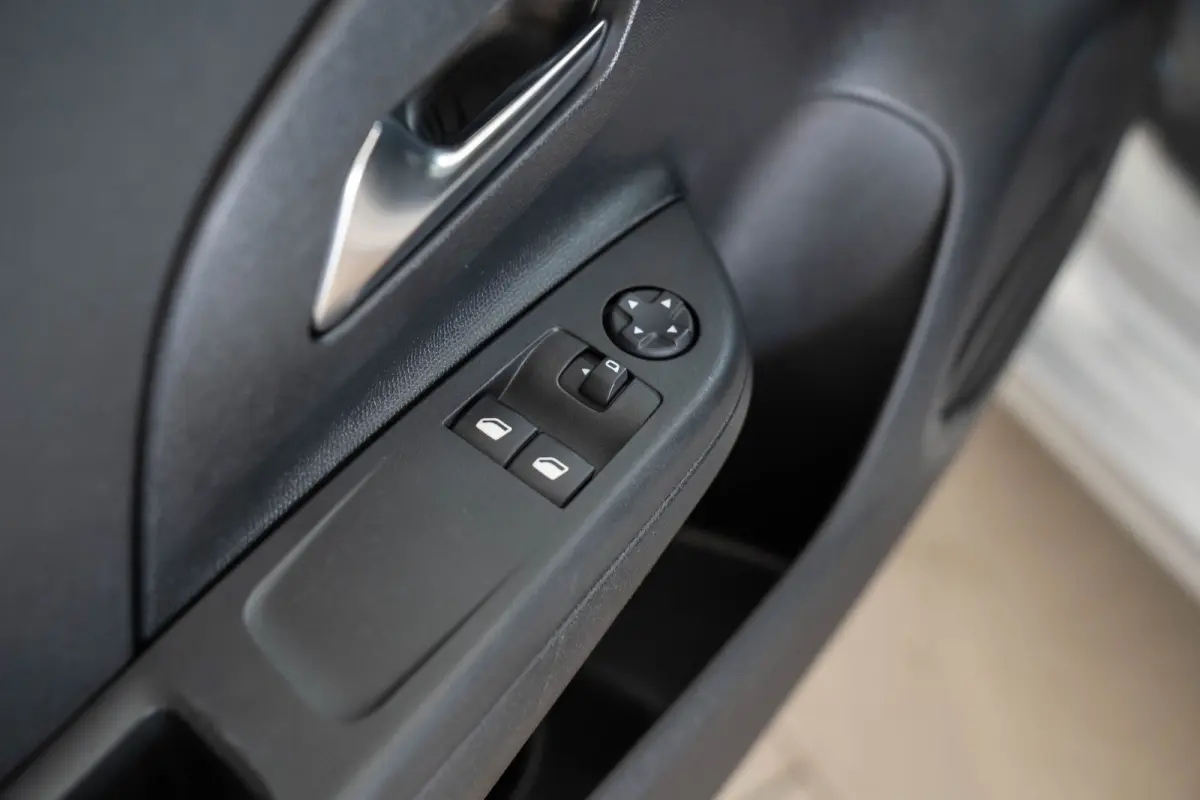 1.2 Edition | Apple Carplay & Android Auto | Parkeersensoren | Cruise Controle | Lichtmetalen velgen | LED | Bluetooth |