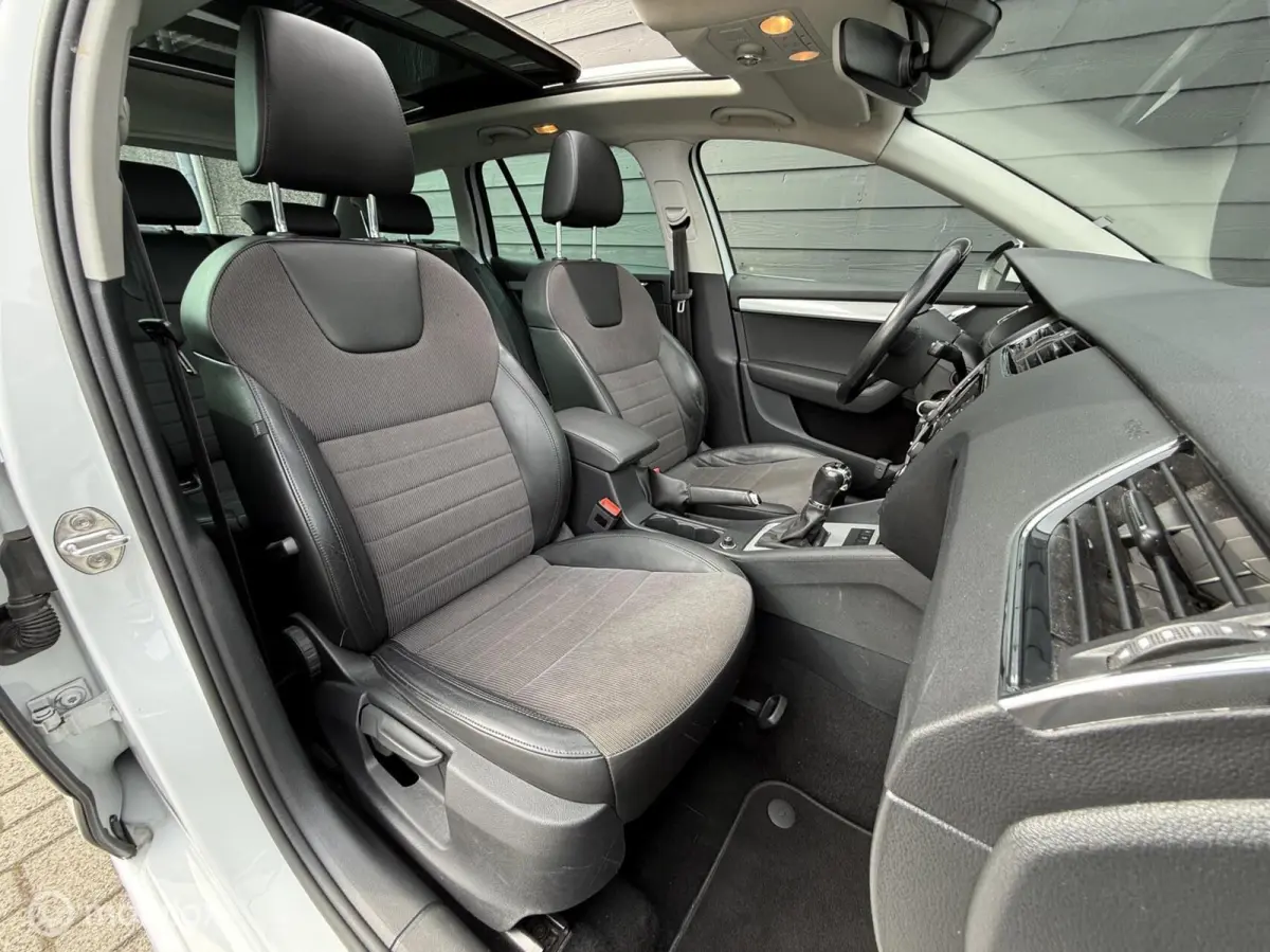 1.0 TSI Style DSG/Pano.dak/Trekhaak/Clima/Cruise