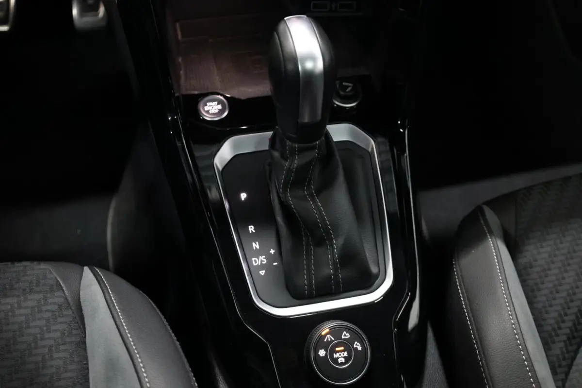 2.0 TSI 4Motion R 301+PK AKRAPOVIC/VIRTUAL/KEYLES/HALF LEER+S.VERWARMING/19" LMV/CAM/12 MDN GARANTIE!