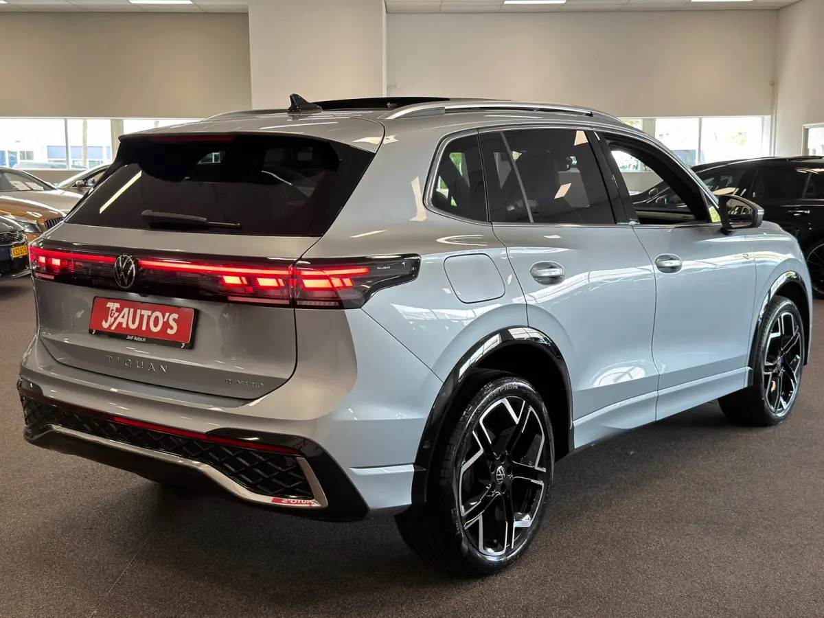 1.5 eHybrid R-Line Edition|PANORAMA|CAR-PLAY|ECC AIRCO
