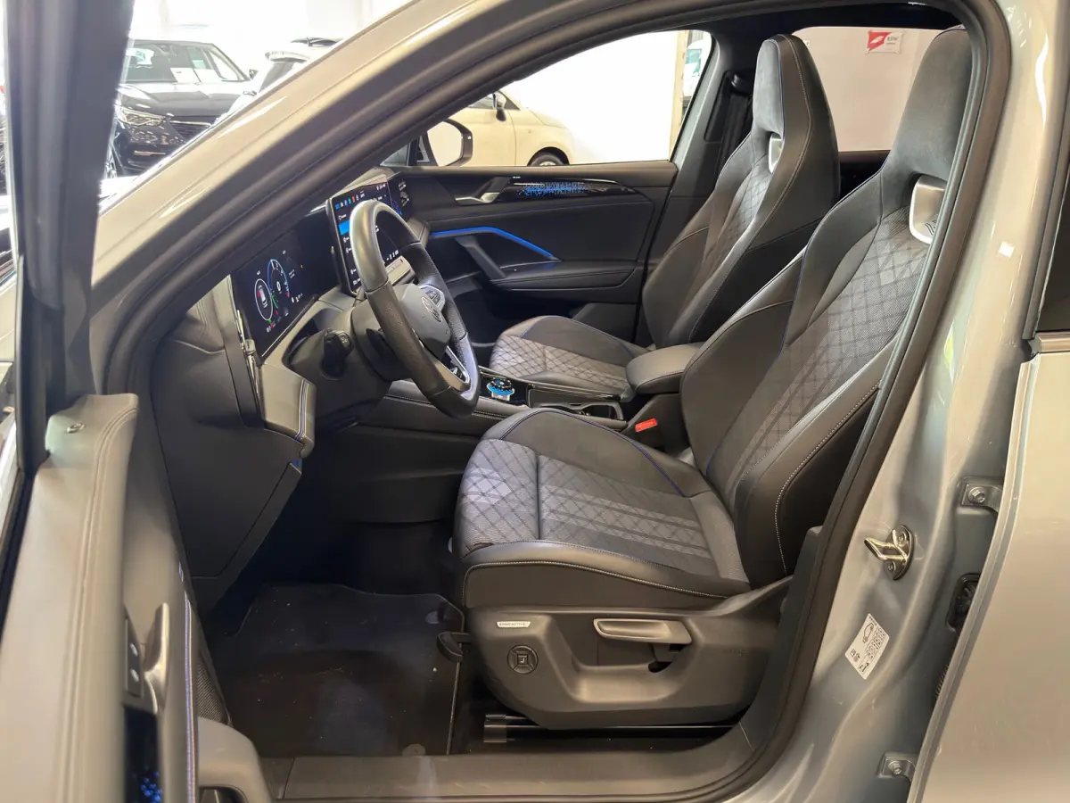1.5 eHybrid R-Line Edition|PANORAMA|CAR-PLAY|ECC AIRCO
