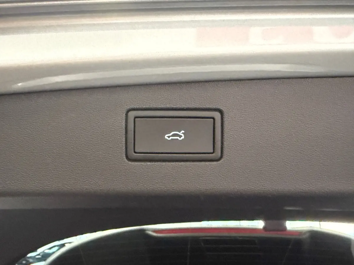 1.5 eHybrid R-Line Edition|PANORAMA|CAR-PLAY|ECC AIRCO