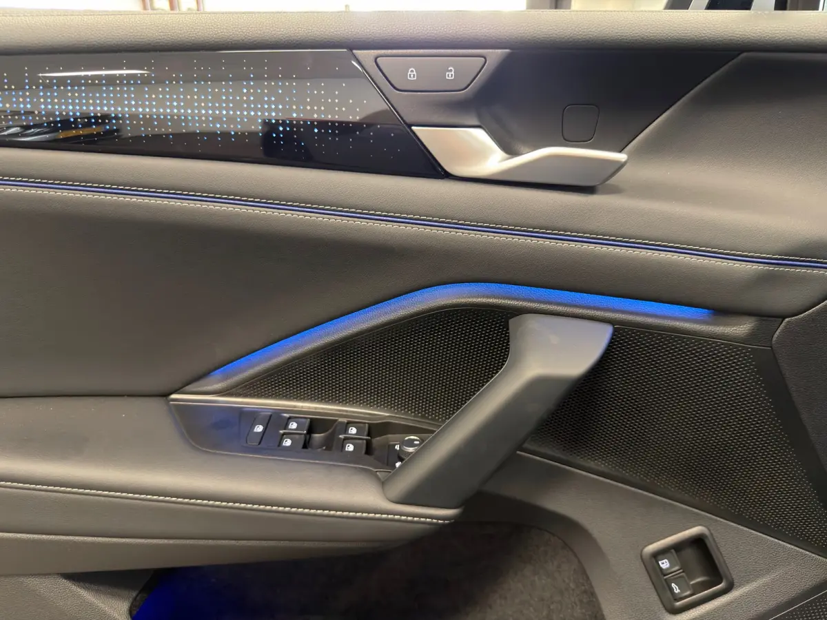 1.5 eHybrid R-Line Edition|PANORAMA|CAR-PLAY|ECC AIRCO