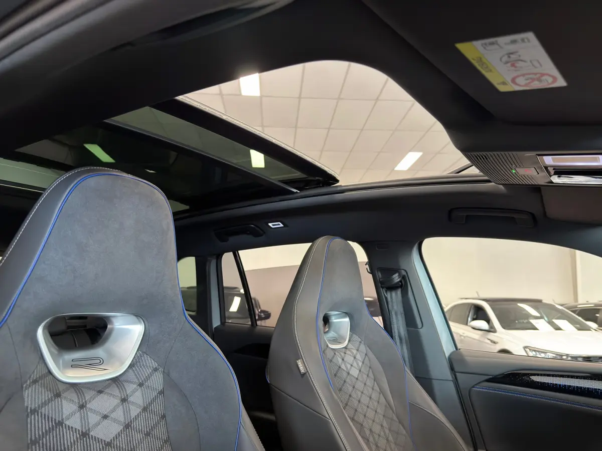 1.5 eHybrid R-Line Edition|PANORAMA|CAR-PLAY|ECC AIRCO