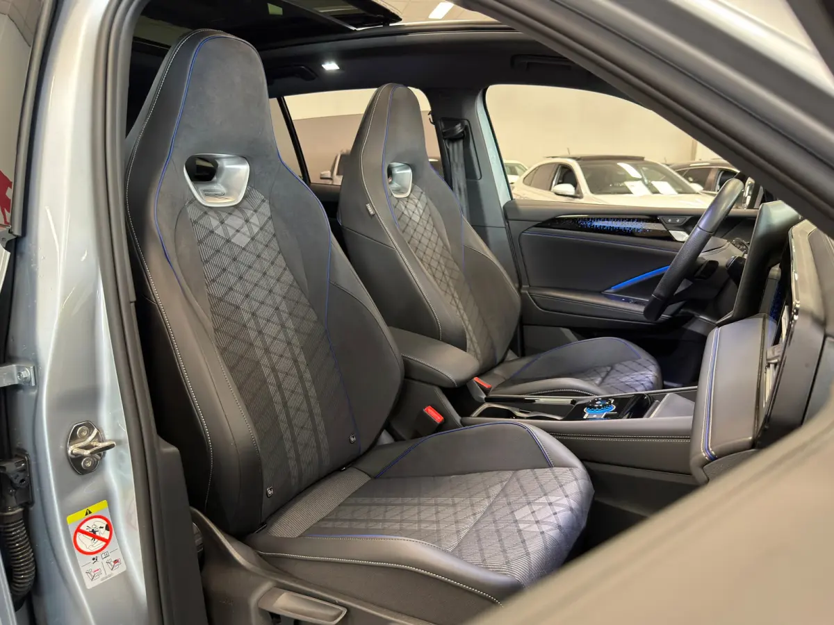 1.5 eHybrid R-Line Edition|PANORAMA|CAR-PLAY|ECC AIRCO