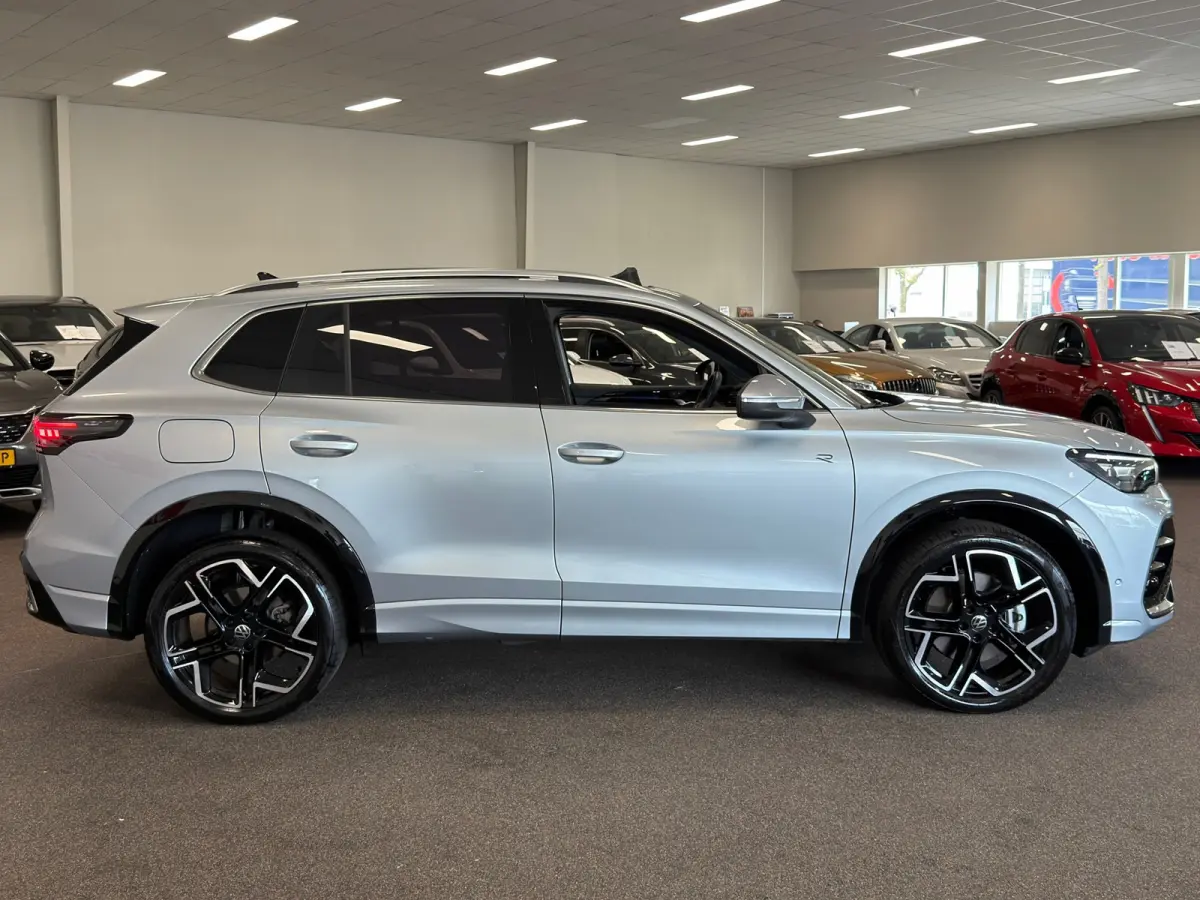 1.5 eHybrid R-Line Edition|PANORAMA|CAR-PLAY|ECC AIRCO
