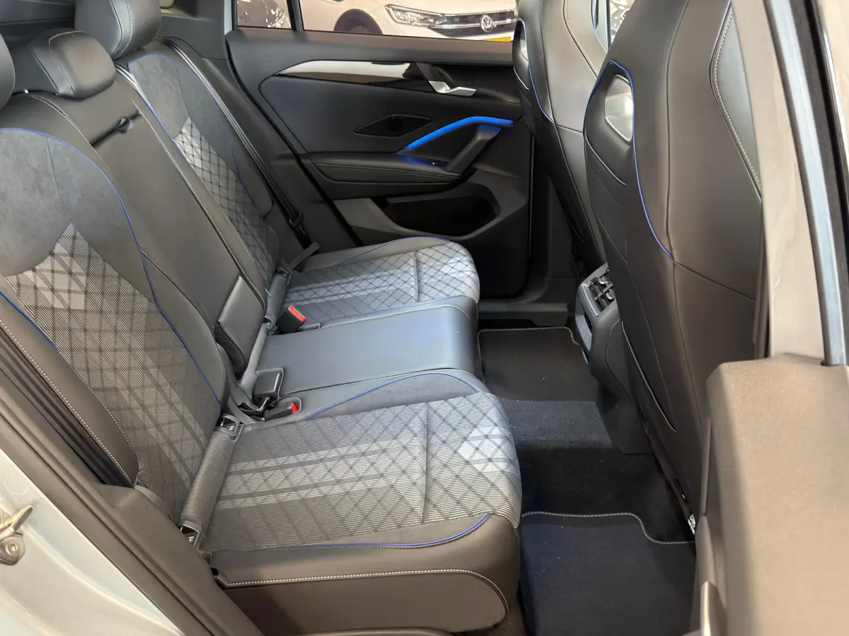 1.5 eHybrid R-Line Edition|PANORAMA|CAR-PLAY|ECC AIRCO
