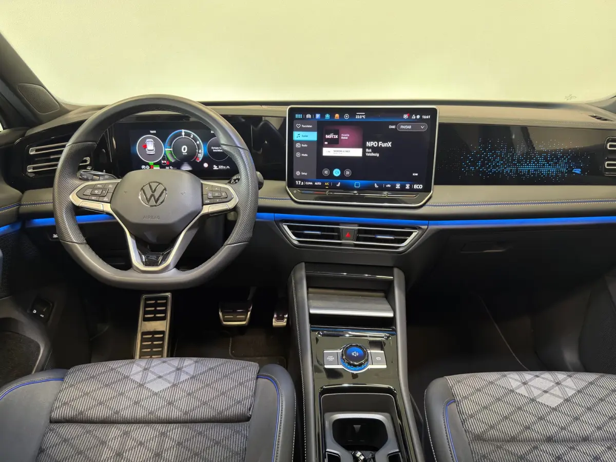 1.5 eHybrid R-Line Edition|PANORAMA|CAR-PLAY|ECC AIRCO