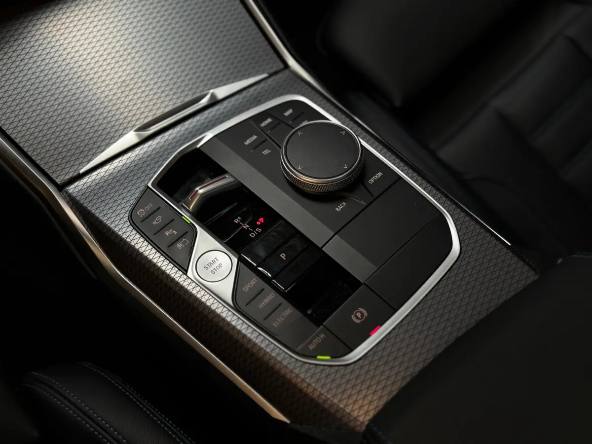 330e High Executive|M-SPORT|DAK|H&K|HuD|MEMORY|360 CAMERA|KEYLESS|CARPLAY|DEALERONDERHOUDEN|AMBIENT|GARANTIE|292PK|VOL