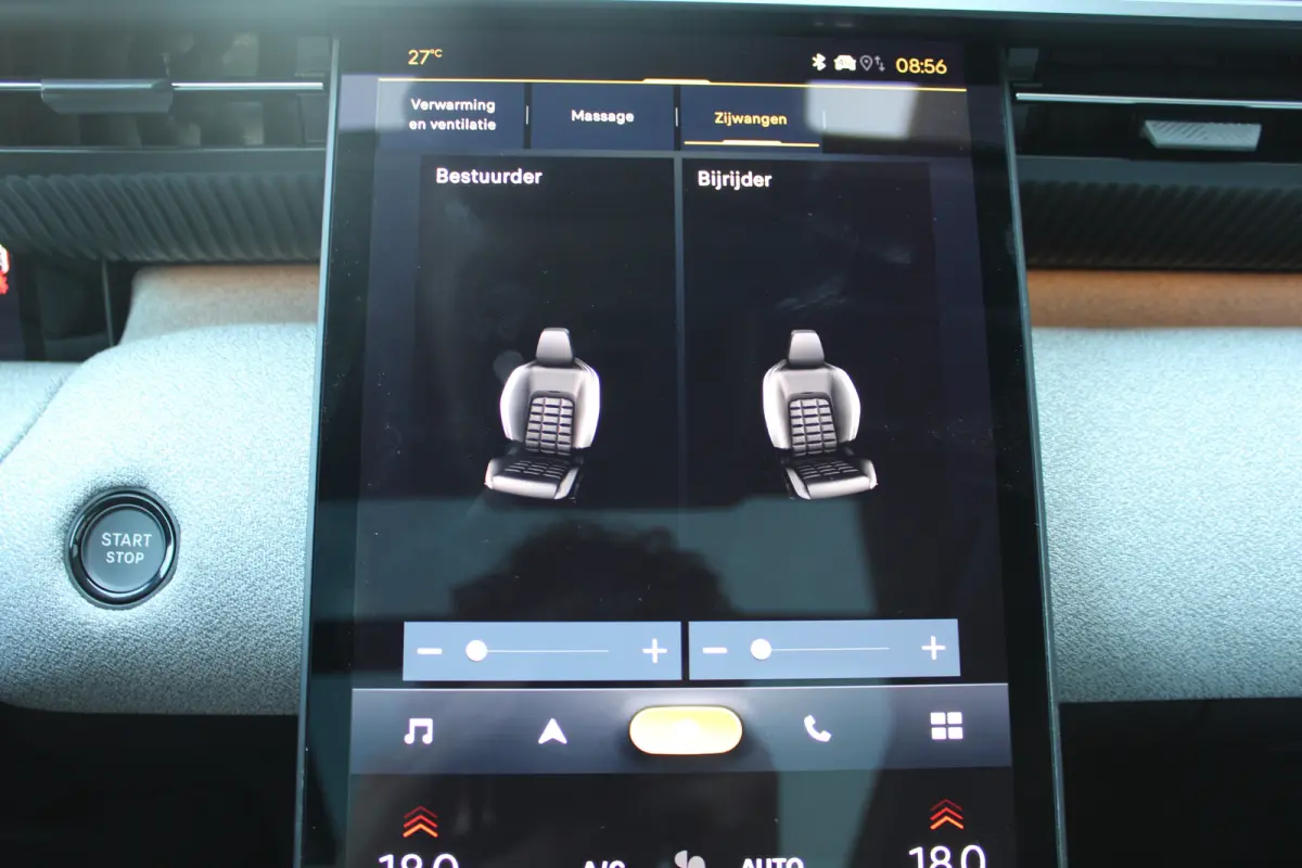 Business Comfort Range 74 kWh | "Sofa Design" Dashboard: Dashboard en deurpanelen bekleed met grijze 'Sofa' bekleding | 'Extended Ambient Lightning': Uitgebreide sfeerverlichting langs het d