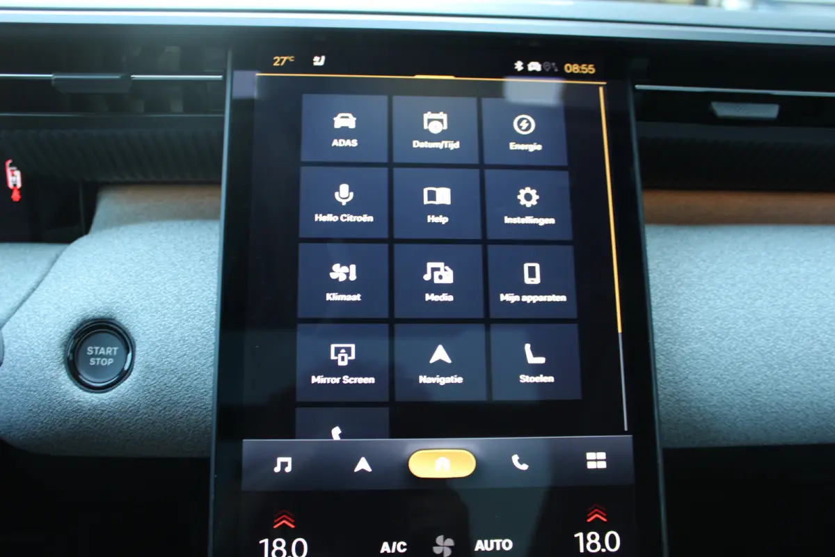 Business Comfort Range 74 kWh | "Sofa Design" Dashboard: Dashboard en deurpanelen bekleed met grijze 'Sofa' bekleding | 'Extended Ambient Lightning': Uitgebreide sfeerverlichting langs het d