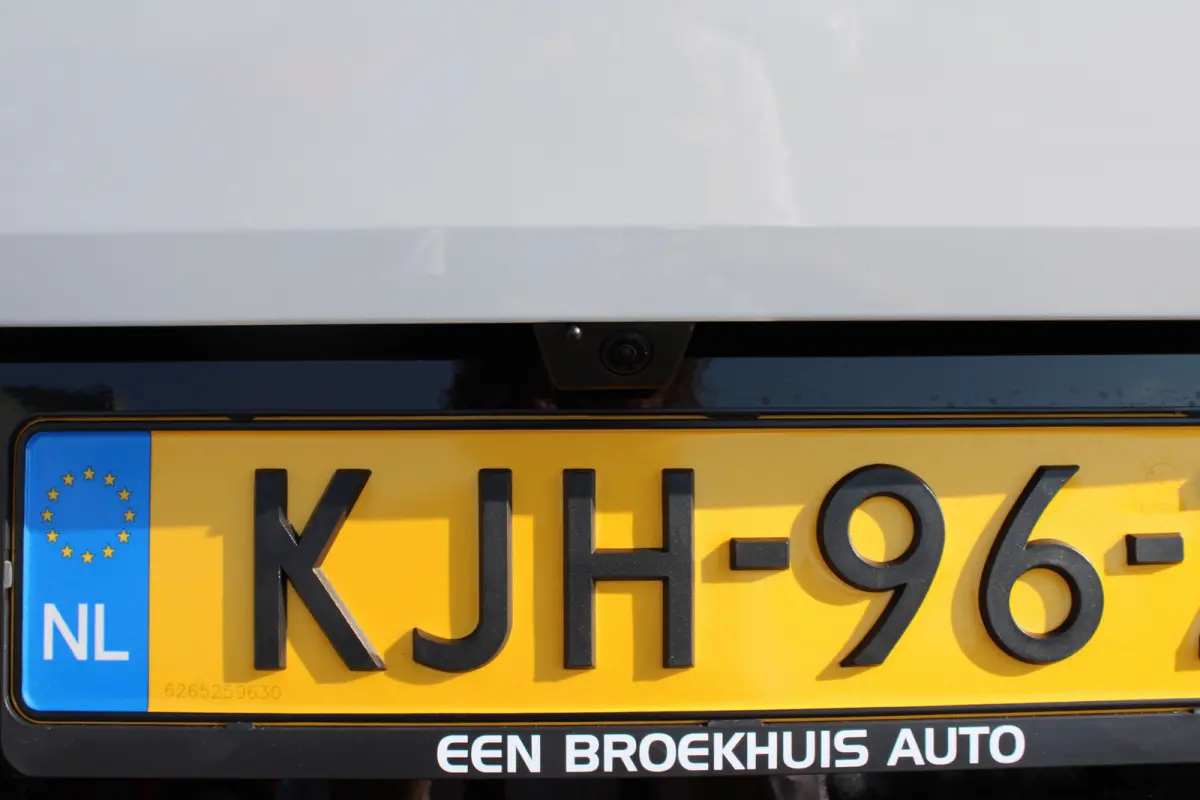 Business Comfort Range 74 kWh | "Sofa Design" Dashboard: Dashboard en deurpanelen bekleed met grijze 'Sofa' bekleding | 'Extended Ambient Lightning': Uitgebreide sfeerverlichting langs het d