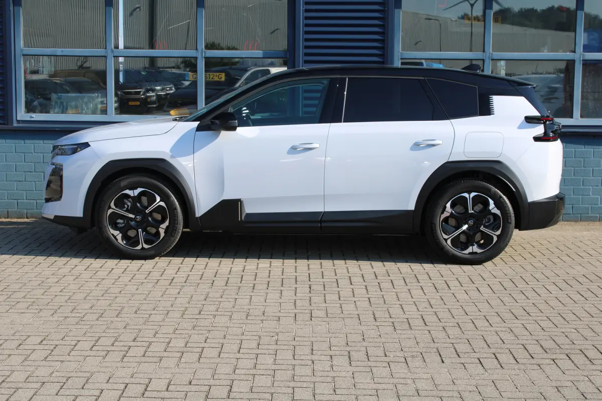Business Comfort Range 74 kWh | "Sofa Design" Dashboard: Dashboard en deurpanelen bekleed met grijze 'Sofa' bekleding | 'Extended Ambient Lightning': Uitgebreide sfeerverlichting langs het d