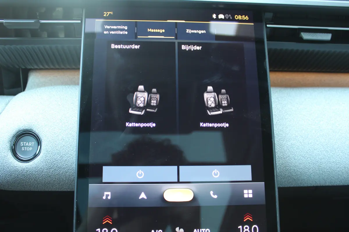 Business Comfort Range 74 kWh | "Sofa Design" Dashboard: Dashboard en deurpanelen bekleed met grijze 'Sofa' bekleding | 'Extended Ambient Lightning': Uitgebreide sfeerverlichting langs het d