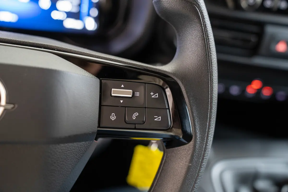 1.5 BlueHDi 100 S&S L1 | Camera | Parkeersensoren | Navigatie | Apple Carplay & Android Auto | Dodehoekbewaking |