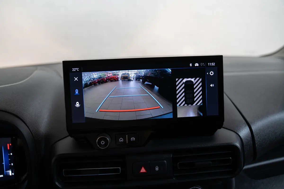 1.5 BlueHDi 100 S&S L1 | Camera | Parkeersensoren | Navigatie | Apple Carplay & Android Auto | Dodehoekbewaking |
