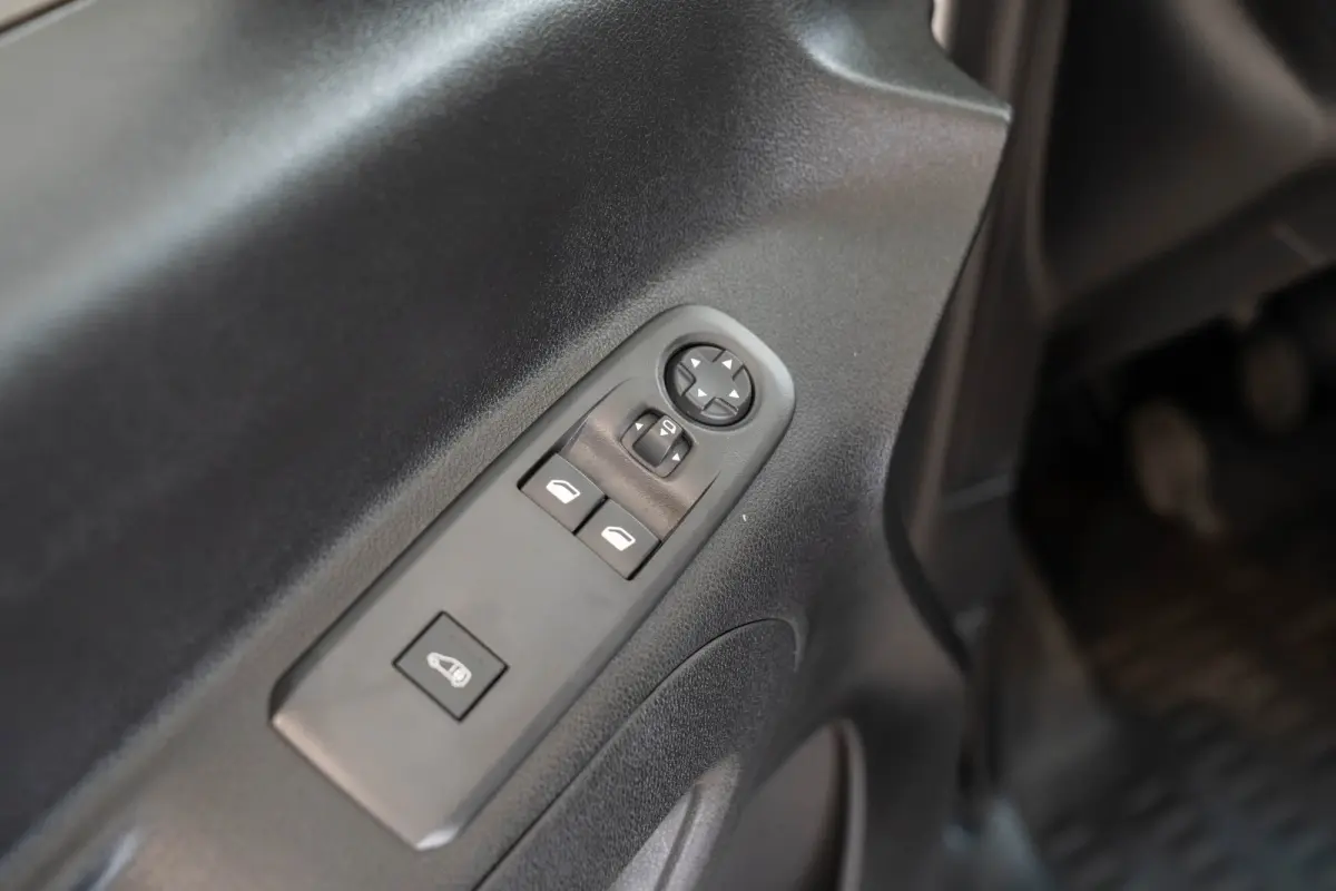 1.5 BlueHDi 100 S&S L1 | Camera | Parkeersensoren | Navigatie | Apple Carplay & Android Auto | Dodehoekbewaking |