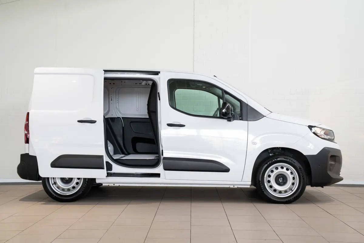 1.5 BlueHDi 100 S&S L1 | Camera | Parkeersensoren | Navigatie | Apple Carplay & Android Auto | Dodehoekbewaking |