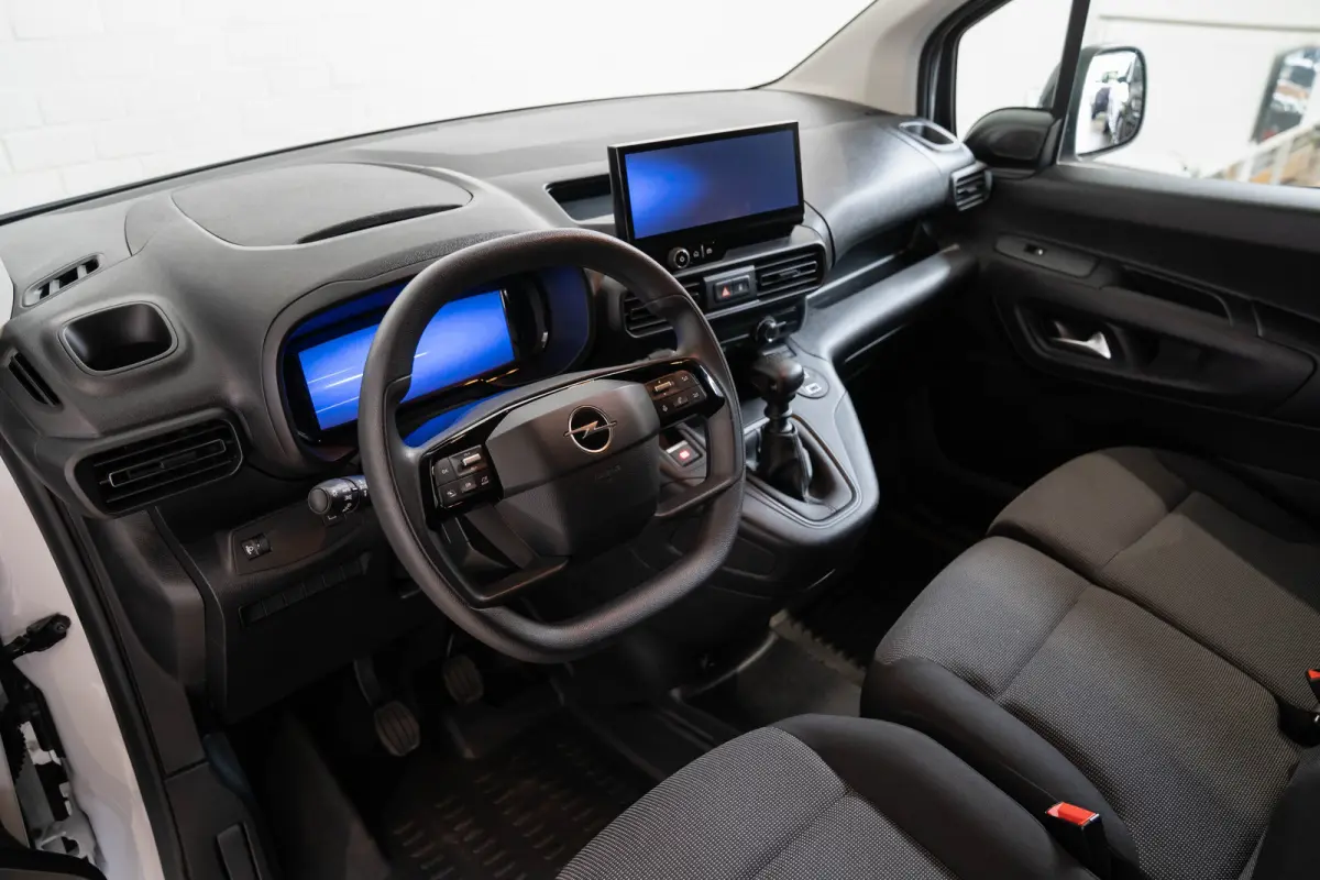 1.5 BlueHDi 100 S&S L1 | Camera | Parkeersensoren | Navigatie | Apple Carplay & Android Auto | Dodehoekbewaking |