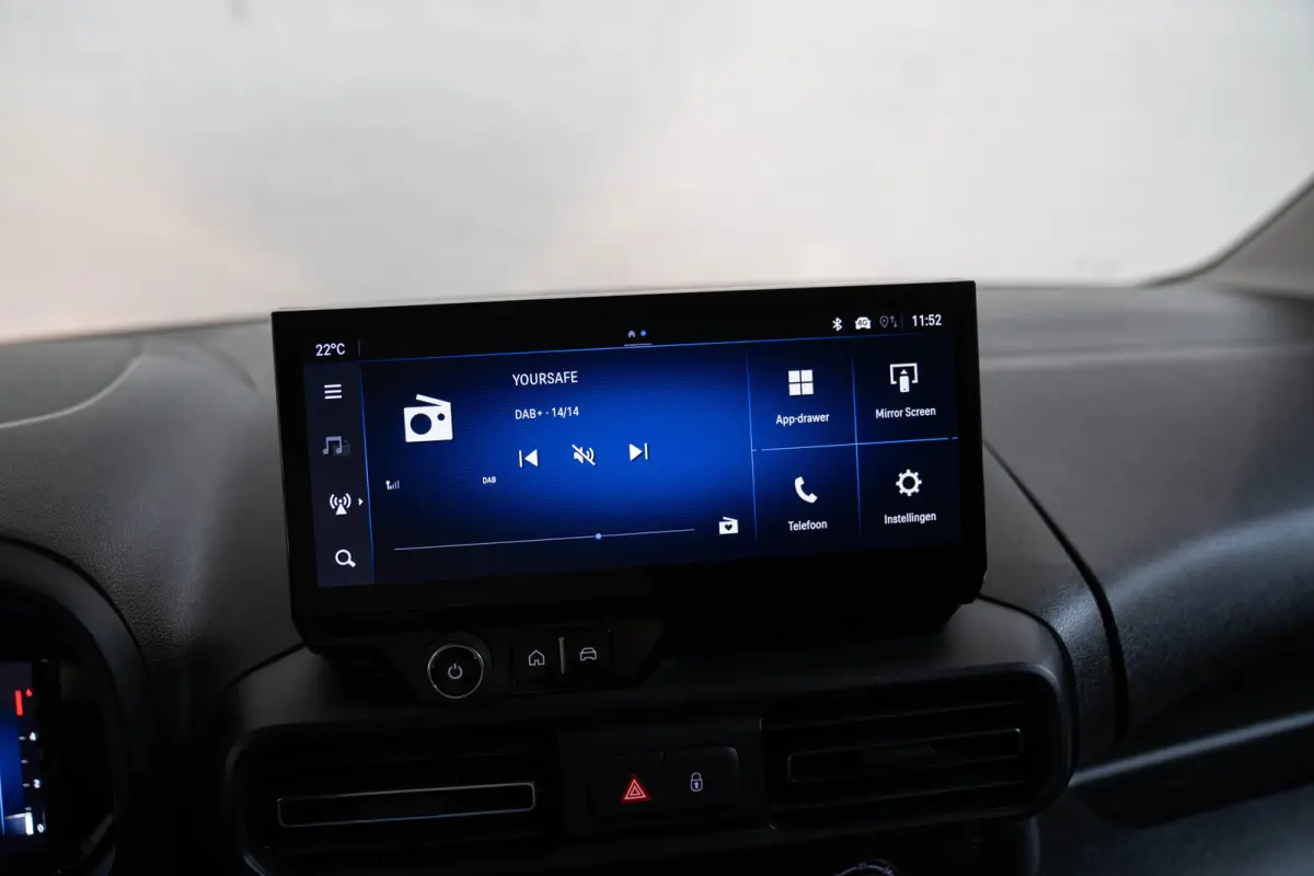 1.5 BlueHDi 100 S&S L1 | Camera | Parkeersensoren | Navigatie | Apple Carplay & Android Auto | Dodehoekbewaking |