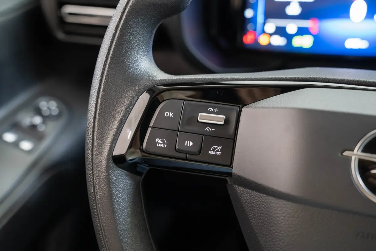 1.5 BlueHDi 100 S&S L1 | Camera | Parkeersensoren | Navigatie | Apple Carplay & Android Auto | Dodehoekbewaking |