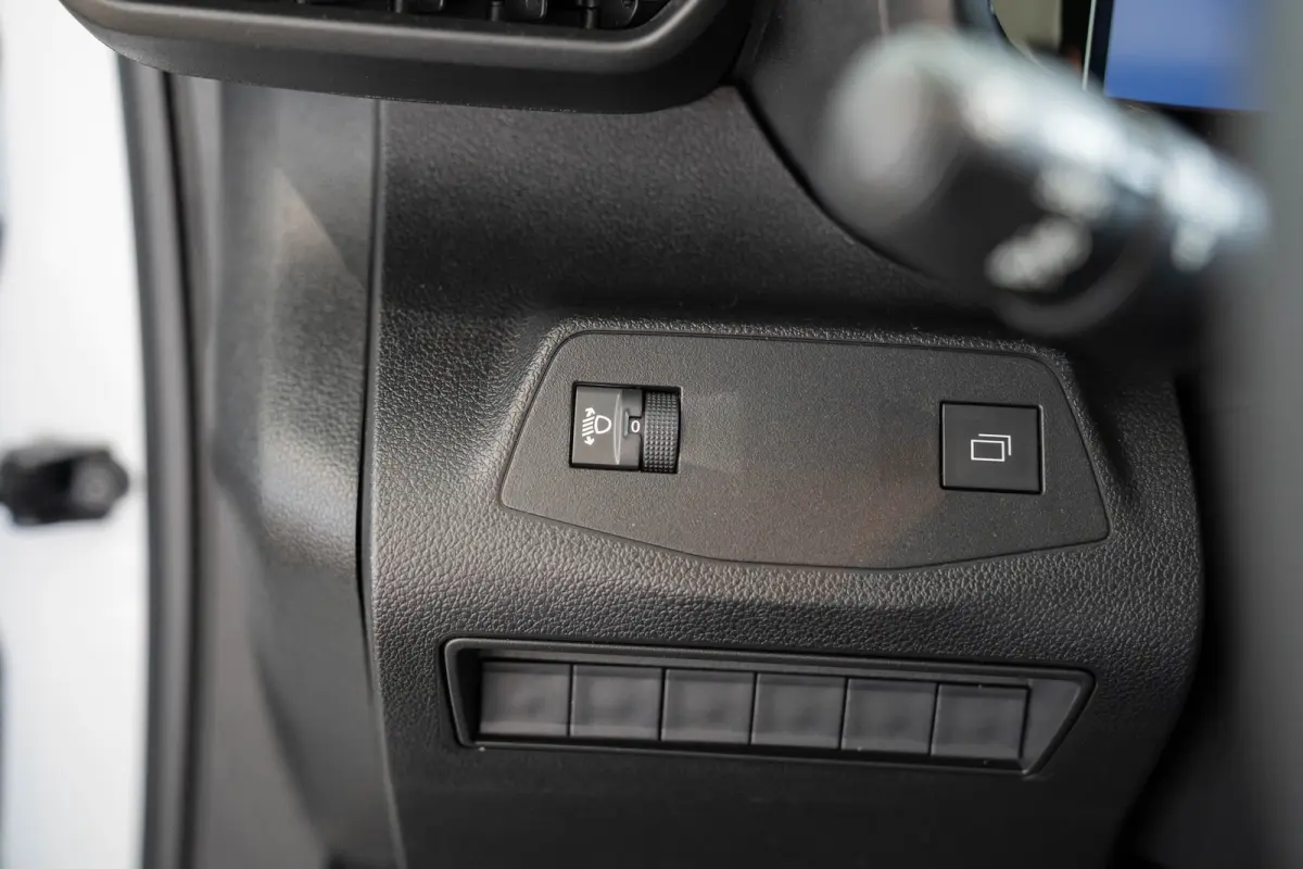 1.5 BlueHDi 100 S&S L1 | Camera | Parkeersensoren | Navigatie | Apple Carplay & Android Auto | Dodehoekbewaking |