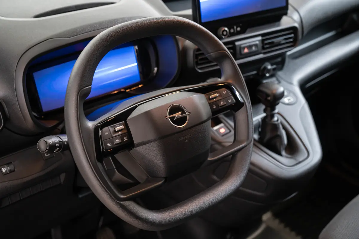 1.5 BlueHDi 100 S&S L1 | Camera | Parkeersensoren | Navigatie | Apple Carplay & Android Auto | Dodehoekbewaking |