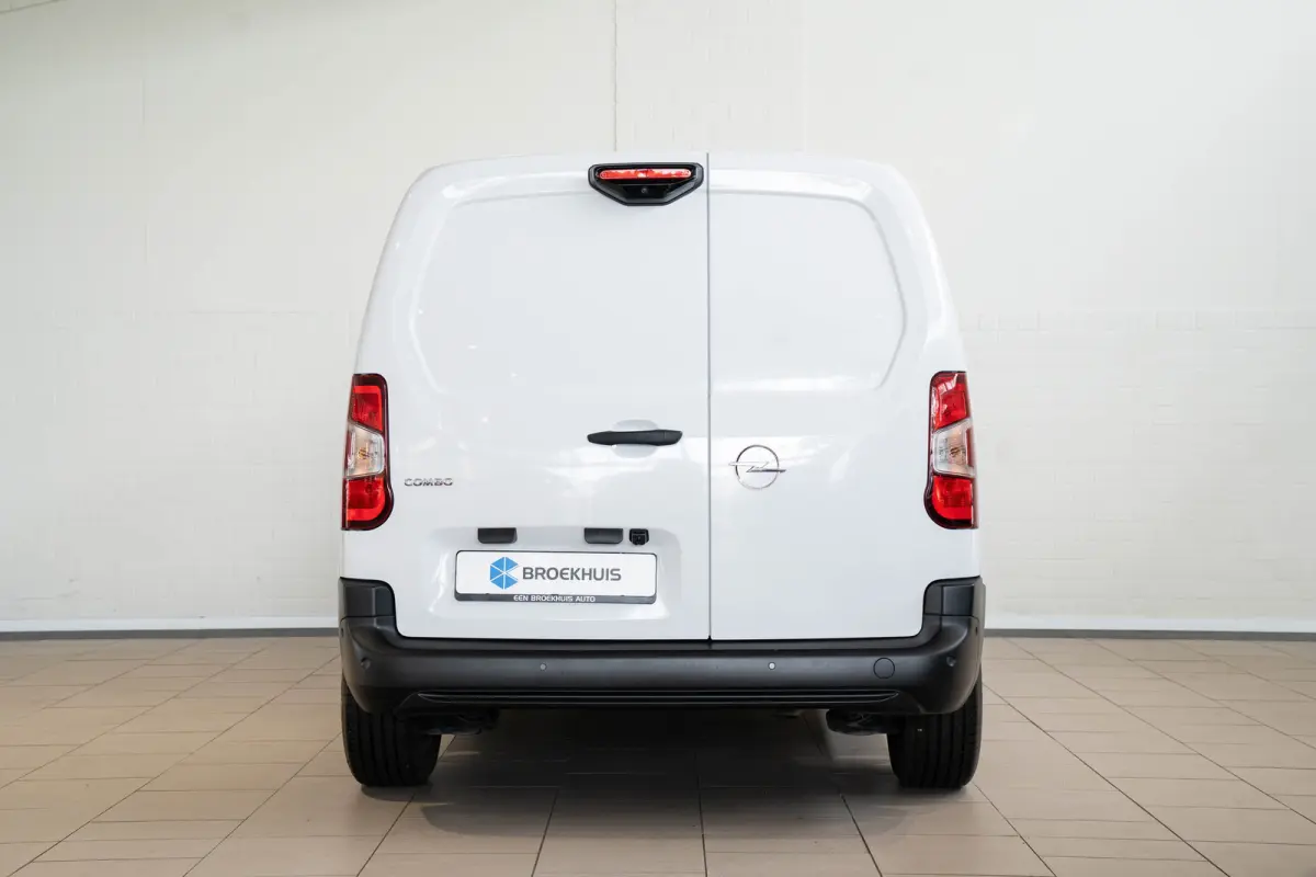 1.5 BlueHDi 100 S&S L1 | Camera | Parkeersensoren | Navigatie | Apple Carplay & Android Auto | Dodehoekbewaking |
