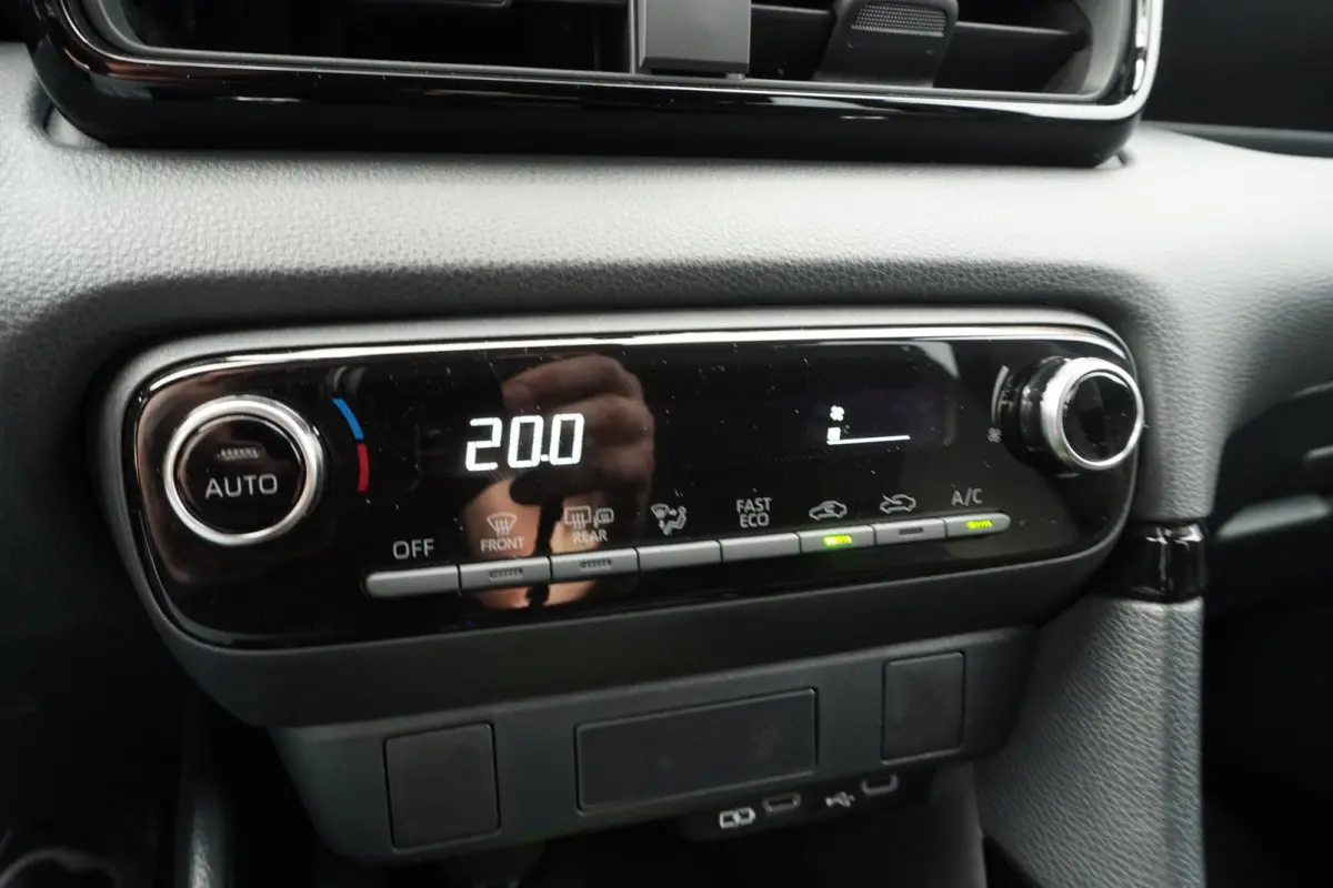 1.5 Hybrid 115 Dynamic+Led+Apple-CarePlay+Breed-Navigatie+cruise+Privacy-Glass+Lmv=ORIG/NL = RIJKLAAR !!