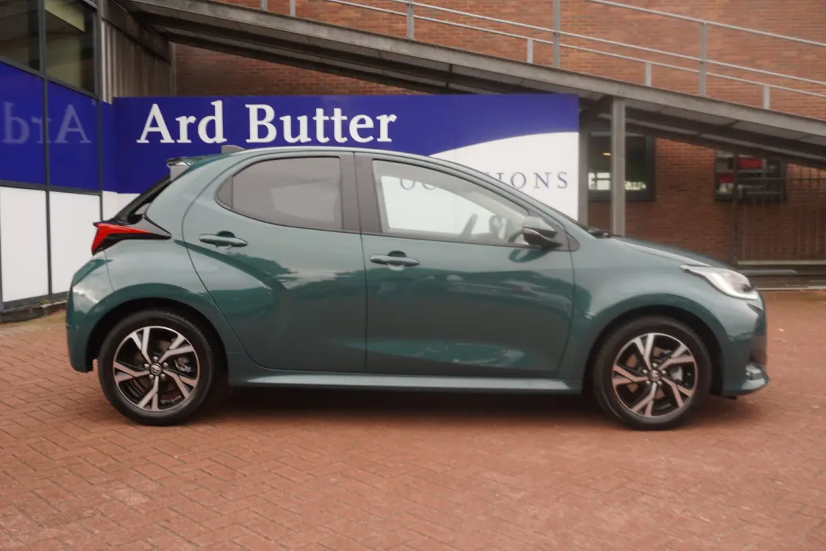 1.5 Hybrid 115 Dynamic+Led+Apple-CarePlay+Breed-Navigatie+cruise+Privacy-Glass+Lmv=ORIG/NL = RIJKLAAR !!