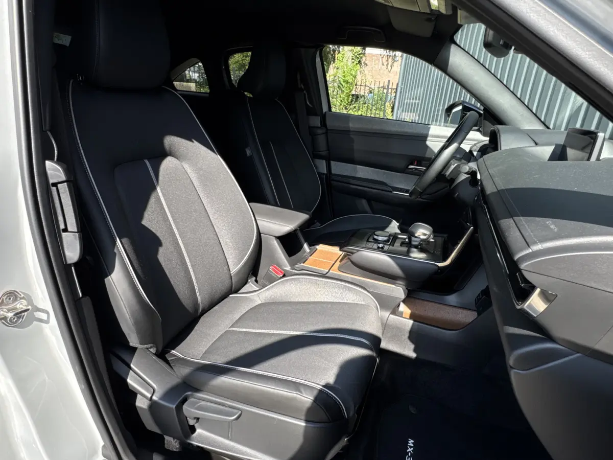 e-SkyActiv R-EV PHEV 170 Makoto Memory, Bose, Camera