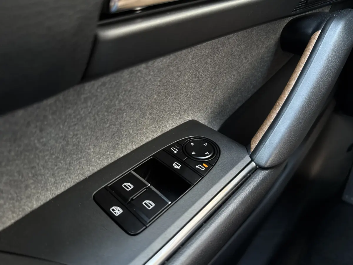 e-SkyActiv R-EV PHEV 170 Makoto Memory, Bose, Camera