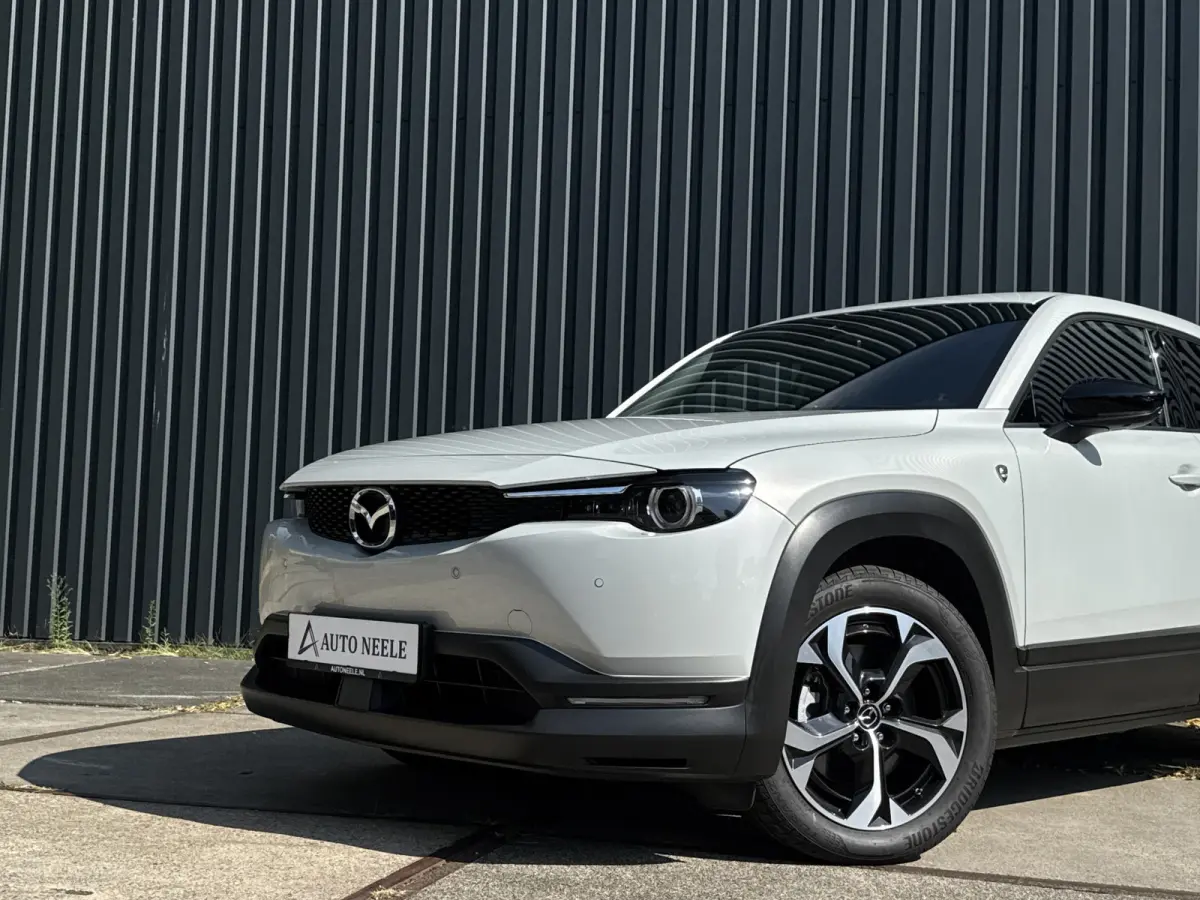 e-SkyActiv R-EV PHEV 170 Makoto Memory, Bose, Camera
